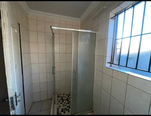 2 BEDROOM PROPERTY TO RENT IN LENASIA EXT 2